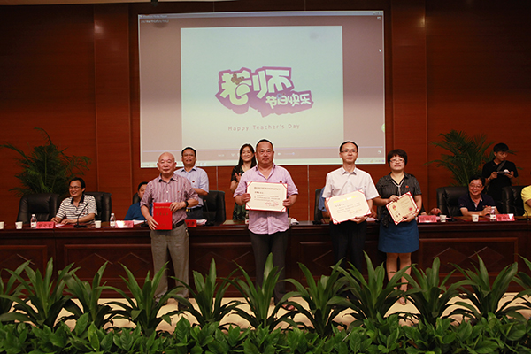 1505372279717066308.jpg S颁奖合影jpg.jpg