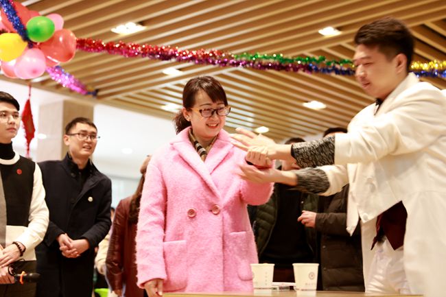 1518232374895091536.jpg 节目魔术_副本.jpg