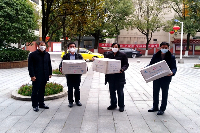 三一重工向我校捐赠5000只口罩.jpg