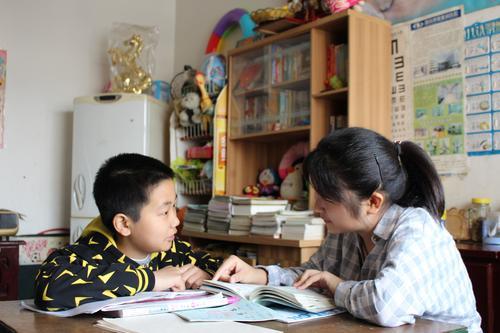 湖南商学院大学生爱心家教暖人心 湖南商学院大学生爱心家教暖人心